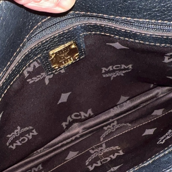 3027 MCM Black Leather Shoulder Bag - Picture 8 of 8